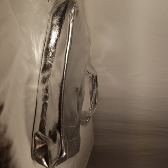 14 H x 18 L x 3 W
CLINIQUE Faux Leather Silver Sho - Picture 8 of 8